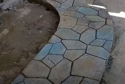 does stamped concrete crack